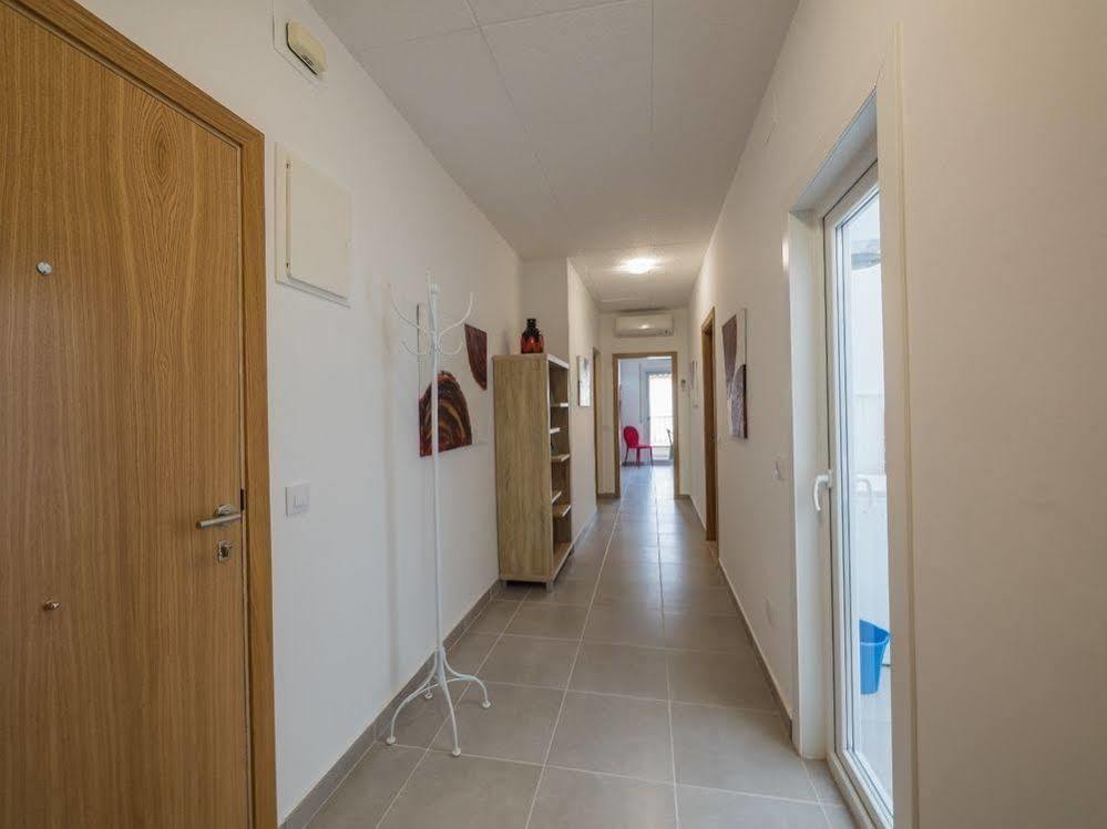 Agi Peater Center Διαμέρισμα Ρόζες Εξωτερικό φωτογραφία